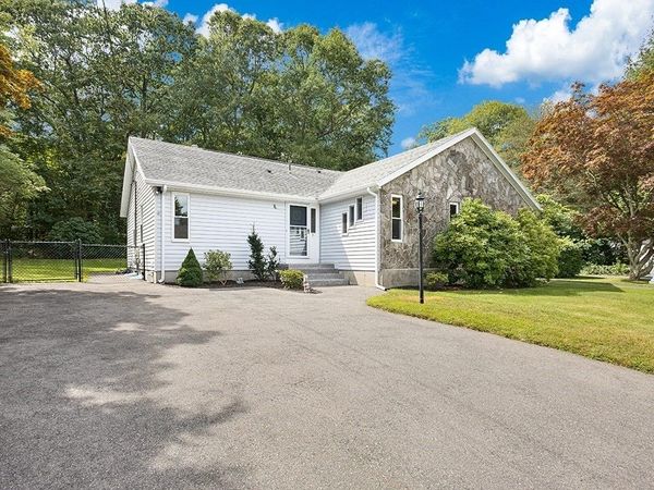 31 Acorn Dr, Unit 31, Randolph, MA 02368