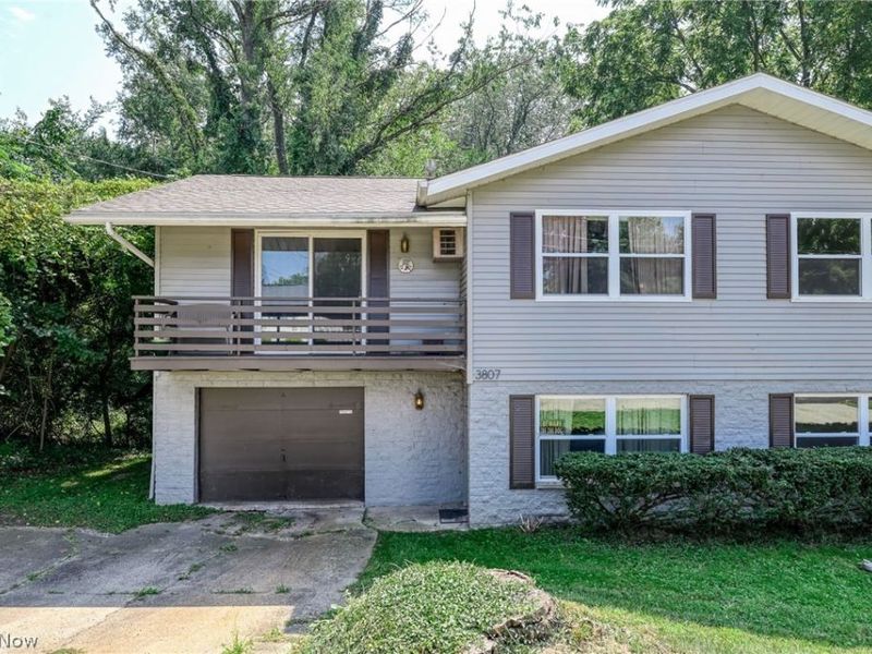 3807-3811 Edgepark Drive, Akron, OH 44319 Photo 3