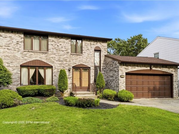 171 Sprucewood, Buffalo, NY 14221