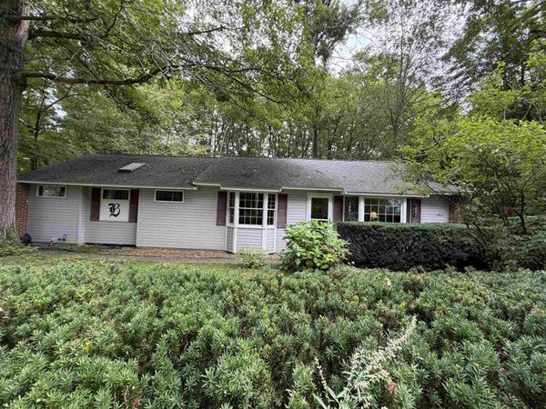 226 Amesbury Road, Kensington, NH 03833