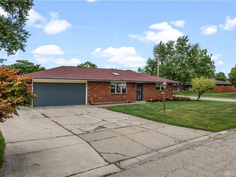 6125 Imperial Hills Drive, Butler Township, OH 45414 Photo 3