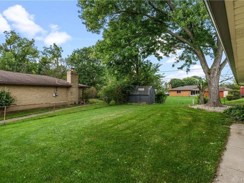 6125 Imperial Hills Drive, Butler Township, OH 45414 Photo 9