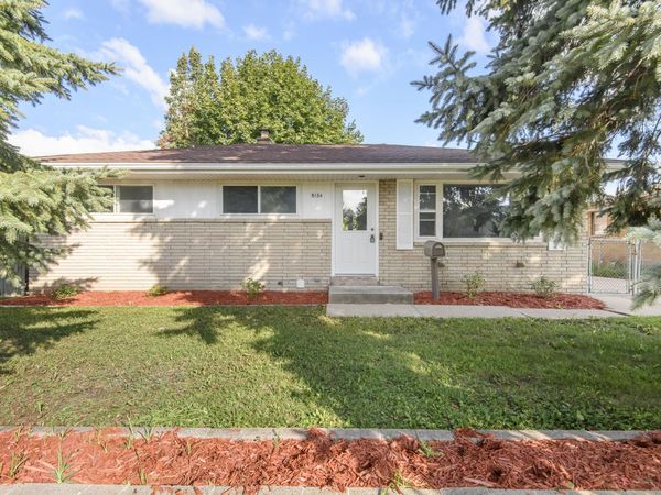 8134 W Acacia St, Milwaukee, WI 53223