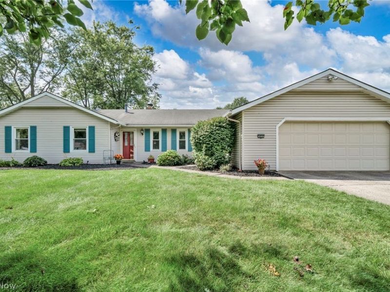 4914 Meadow Moss Lane, North Ridgeville, OH 44039 Photo 2