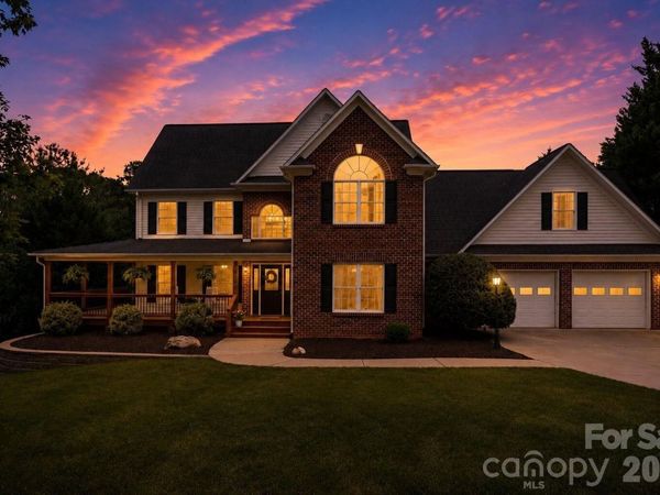 4616 20th Street Place NE, Hickory, NC 28601