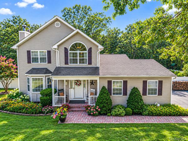 8 Sommerset Drive , Yaphank, NY 11980