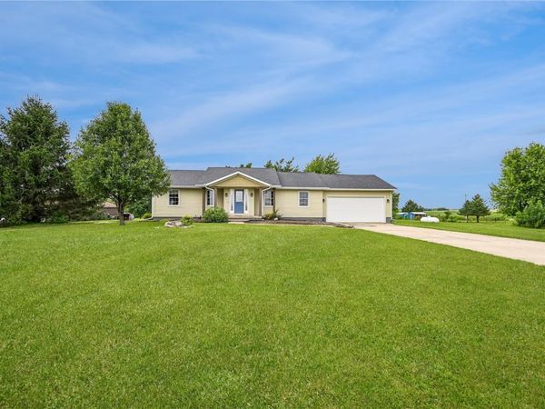 6203 32nd Avenue , Shellsburg, IA 52332