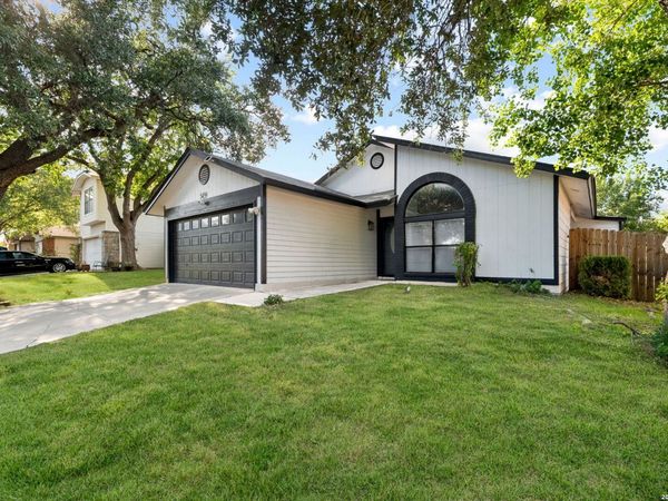 5439 CHESTNUT VIEW DR, San Antonio, TX 78247