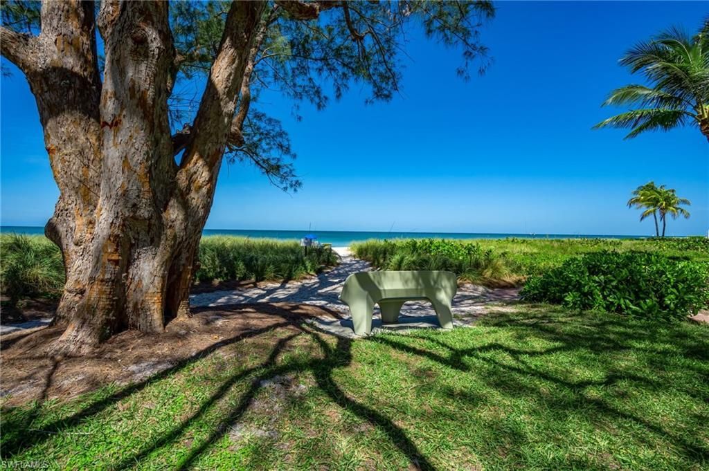 635 Wedge Dr, Naples, FL 34103 Photo