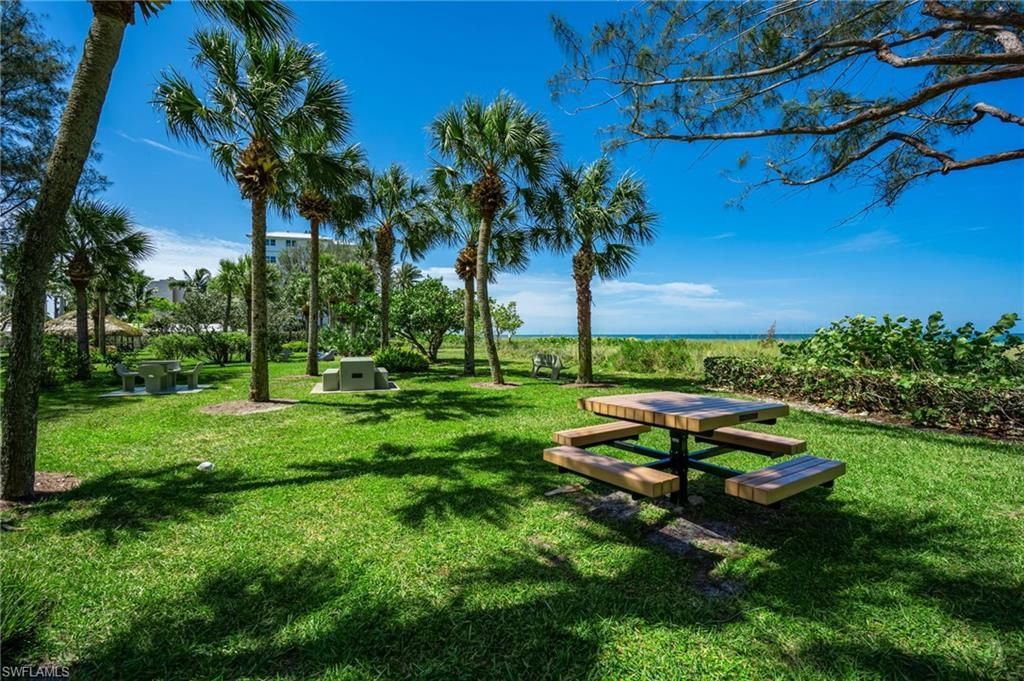 635 Wedge Dr, Naples, FL 34103 Photo