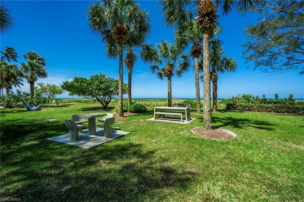 635 Wedge Dr, Naples, FL 34103 Photo