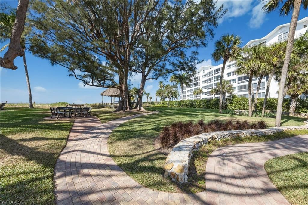 635 Wedge Dr, Naples, FL 34103 Photo