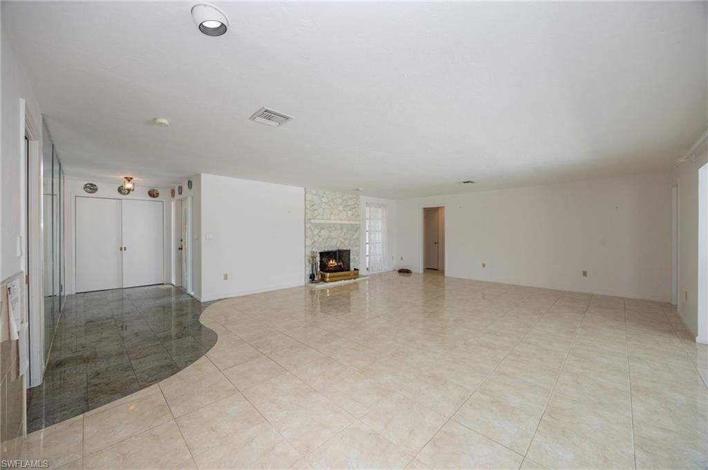 635 Wedge Dr, Naples, FL 34103 Photo
