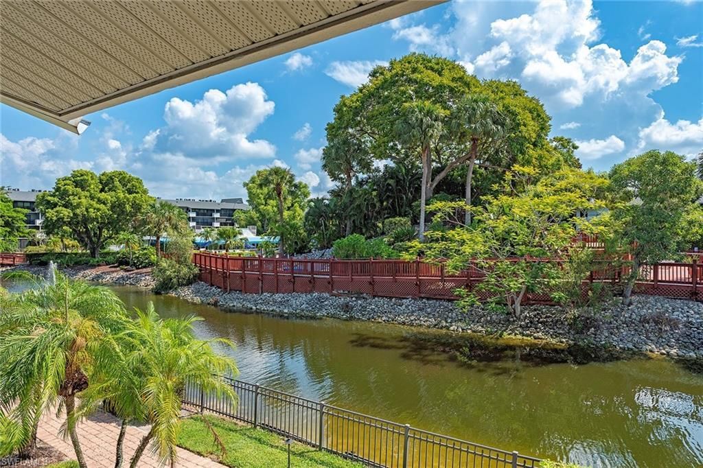 600 Neapolitan Way, Unit 212, Naples, FL 34103 Photo