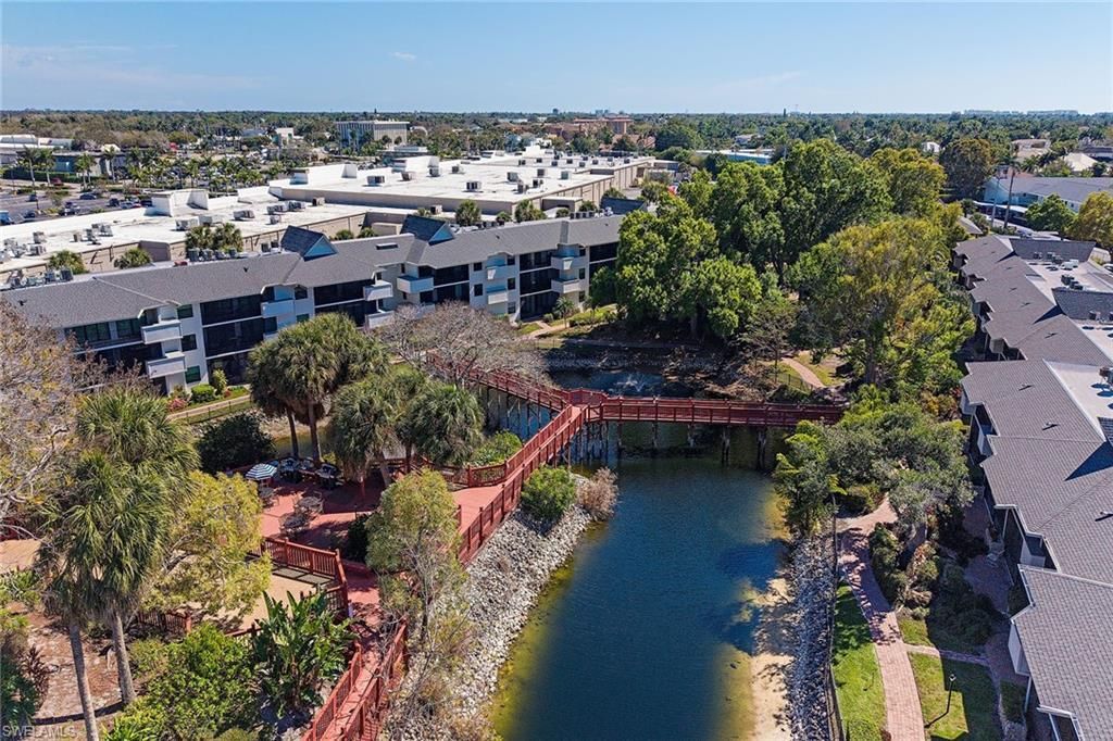600 Neapolitan Way, Unit 212, Naples, FL 34103 Photo