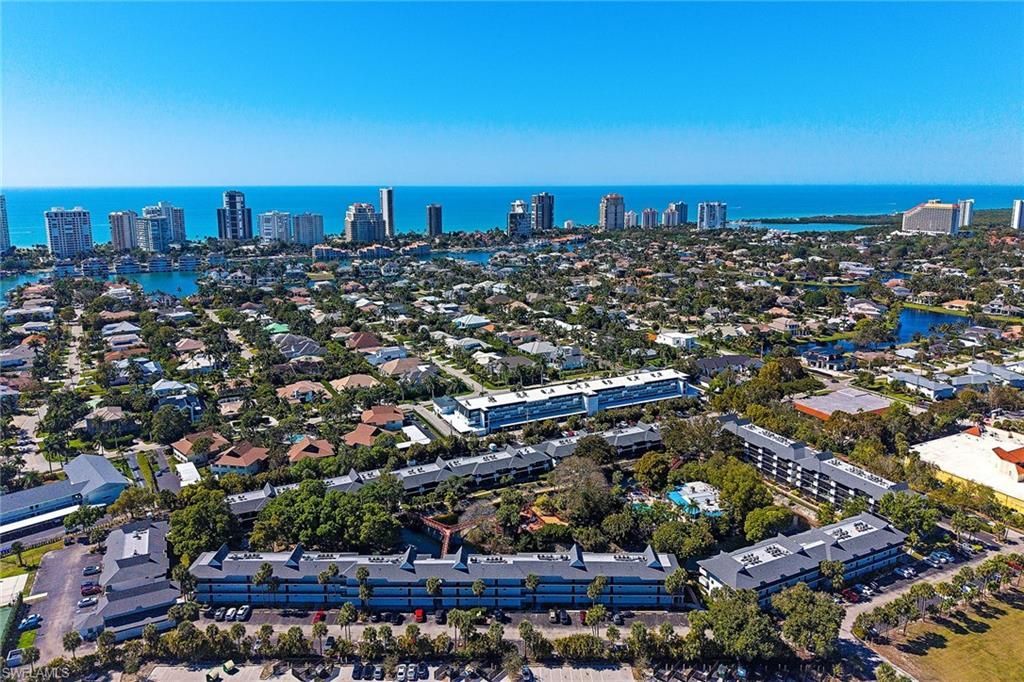 600 Neapolitan Way, Unit 212, Naples, FL 34103 Photo