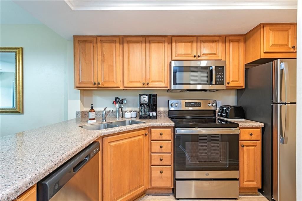 600 Neapolitan Way, Unit 212, Naples, FL 34103 Photo