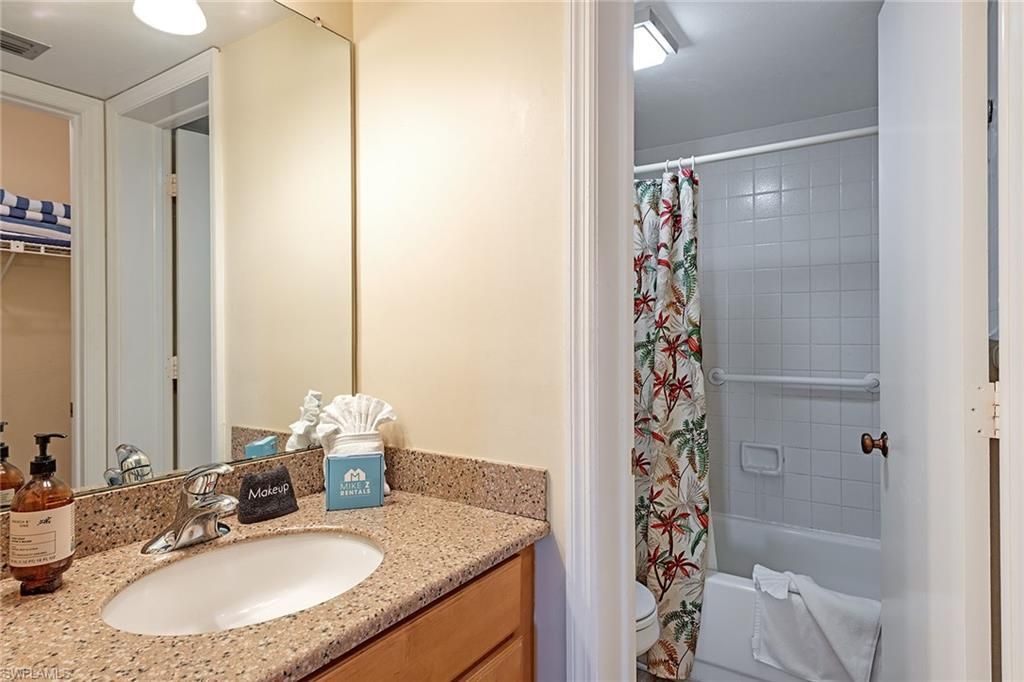 600 Neapolitan Way, Unit 212, Naples, FL 34103 Photo