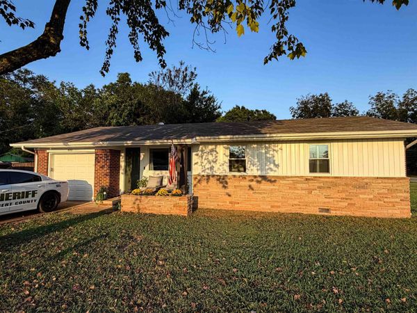 400 Hook St N, Tuscumbia, AL 35674