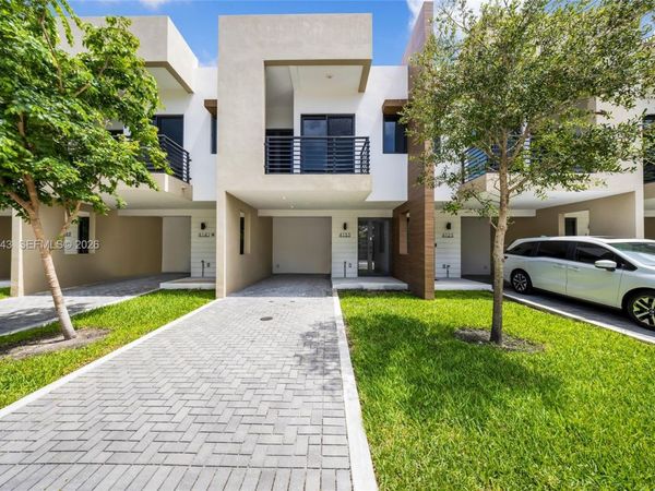 4133 N Oak Pl , Dania Beach, FL 33314