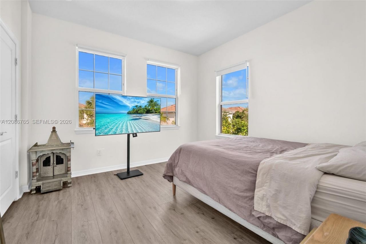 1487 Pongam Ter, Hollywood, FL 33021 Photo