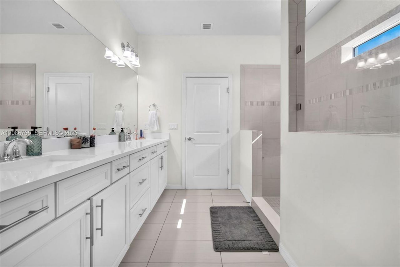 1487 Pongam Ter, Hollywood, FL 33021 Photo