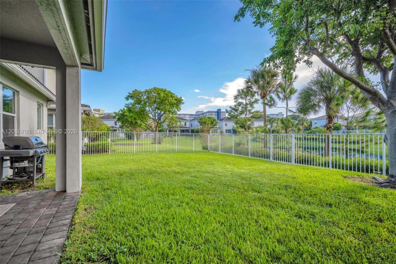 1487 Pongam Ter, Hollywood, FL 33021 Photo