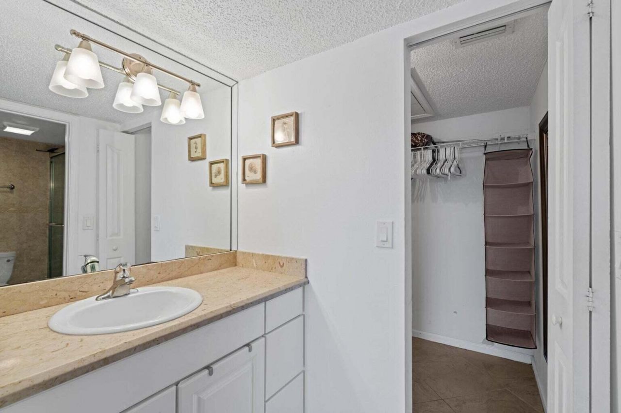 2600 Greenwood Terrace, Unit 210, Boca Raton, FL 33431 Photo