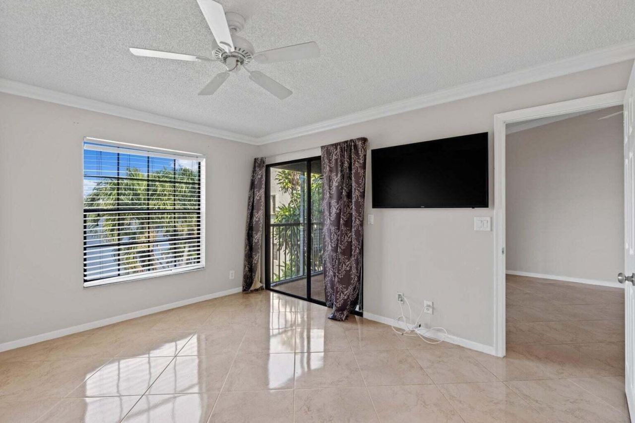2600 Greenwood Terrace, Unit 210, Boca Raton, FL 33431 Photo