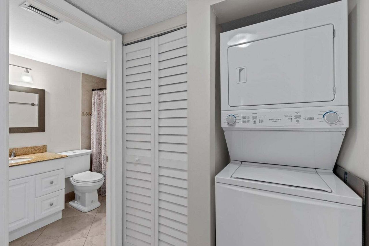 2600 Greenwood Terrace, Unit 210, Boca Raton, FL 33431 Photo