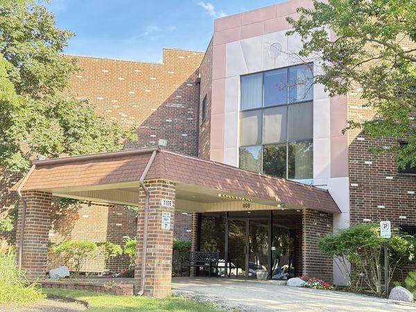 1108 castilian Court , Unit 211, Glenview, IL 60025