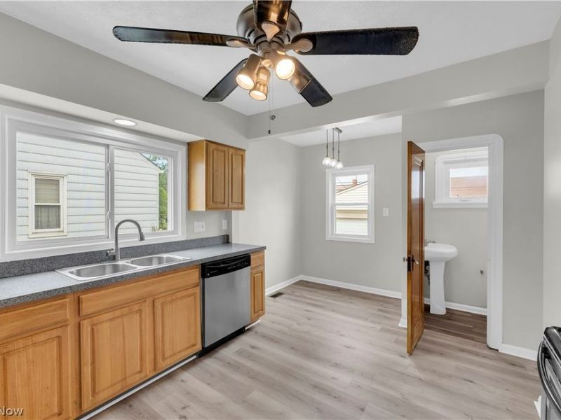 10813 Vernon Avenue, Garfield Heights, OH 44125 Photo 12