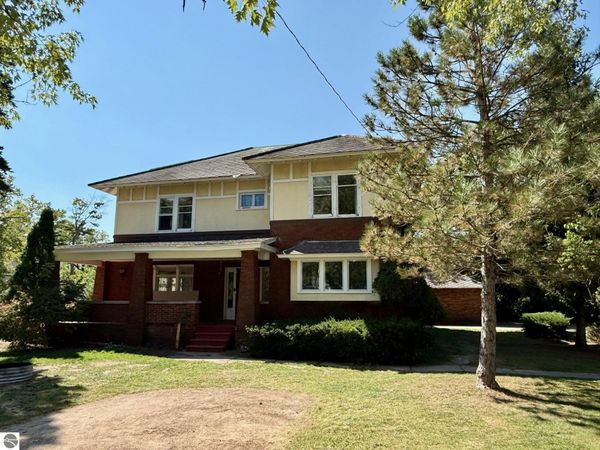 513 Cass Street E, Cadillac, MI 49601