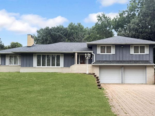 9 19th Avenue NE, Hampton, IA 50441