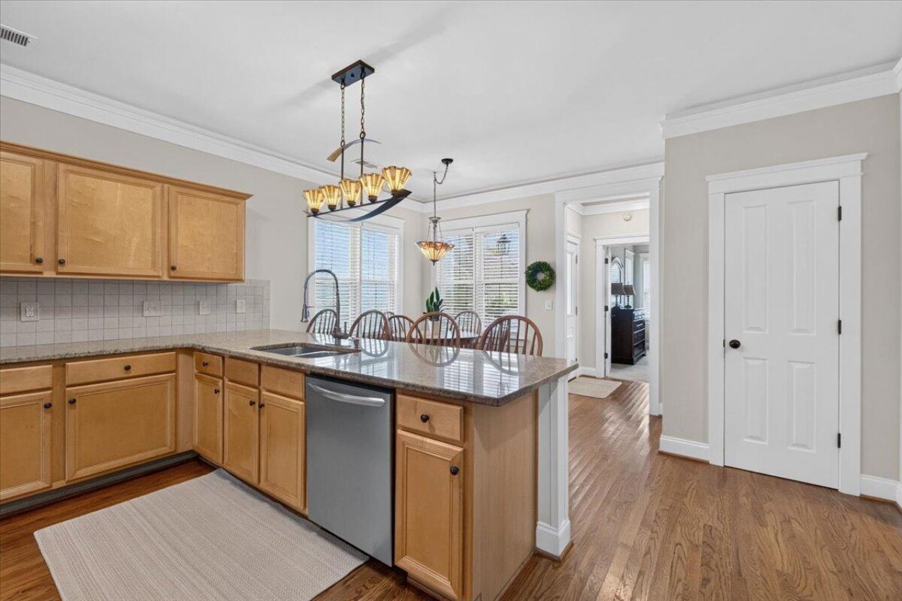 208 White Gables Drive Photo 14