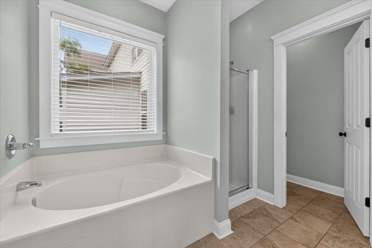208 White Gables Drive Photo 26