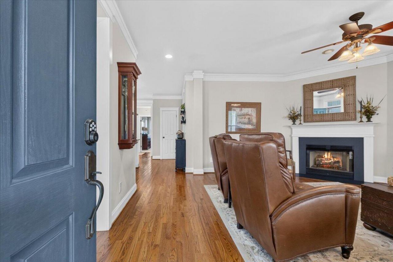 208 White Gables Drive Photo 6