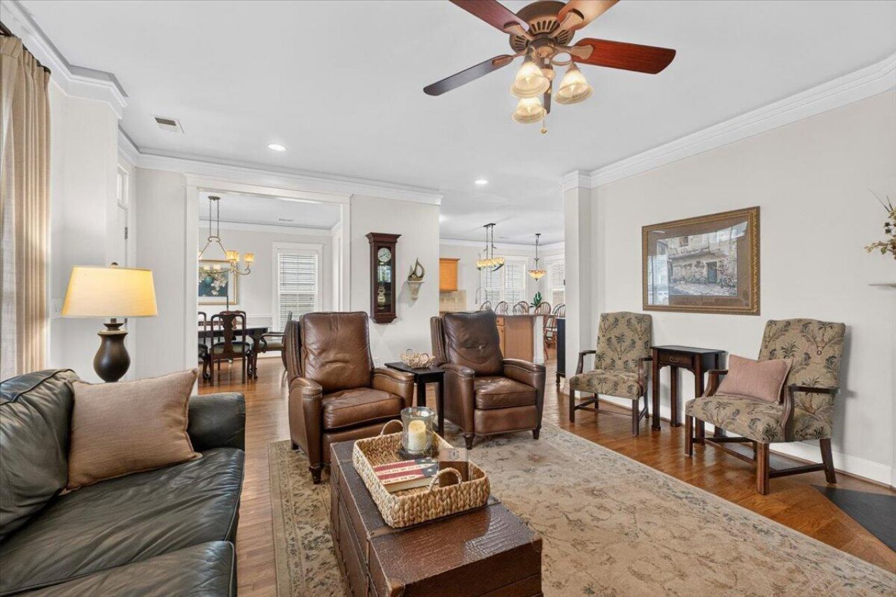 208 White Gables Drive Photo 9