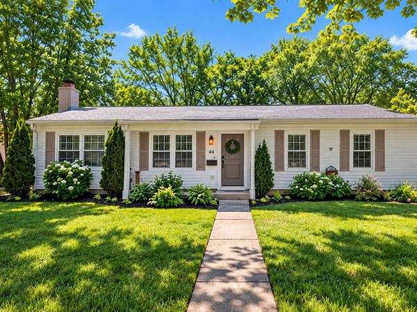 44 Briar Lane , Geneva, IL 60134