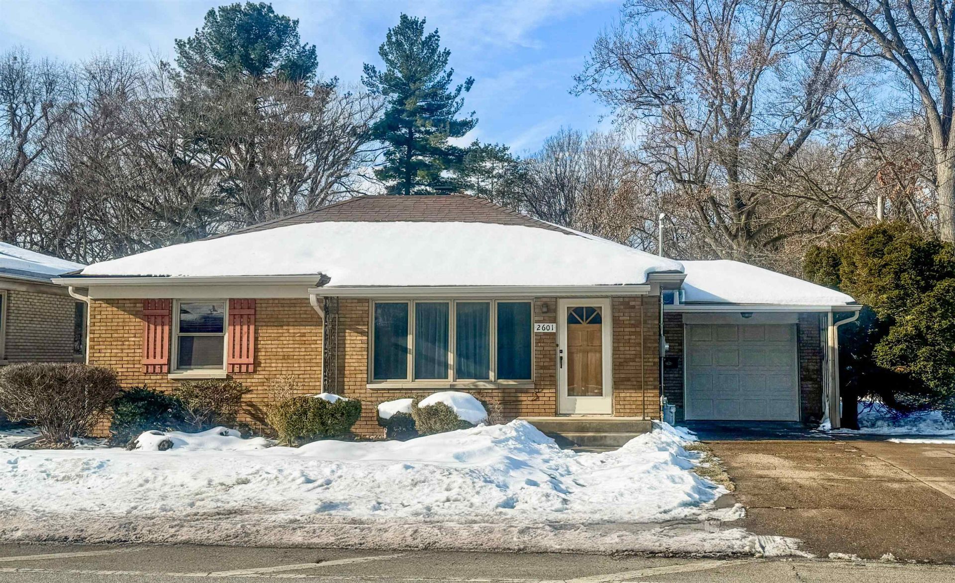 2601 7th Street, East Moline, IL 61244 Main Photo