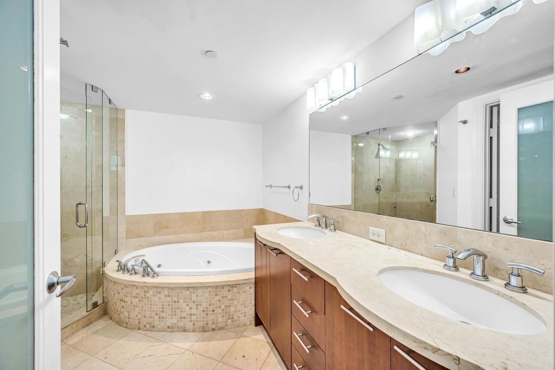1200 Holiday Drive, Unit 902, Fort Lauderdale, FL 33316 Photo