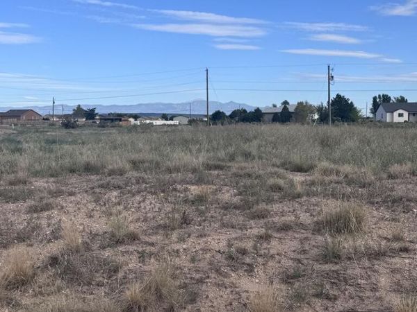 468 N Charlwood Dr, Pueblo West, CO 81007