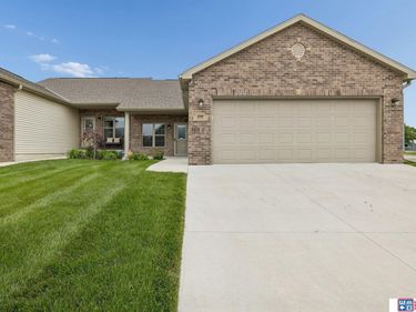 8190 Regent Drive, Lincoln, NE 68507