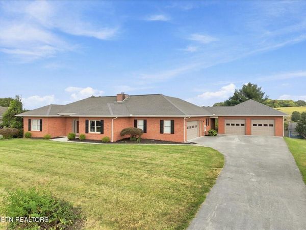 1272 Stonewall Jackson Drive, Dandridge, TN 37725