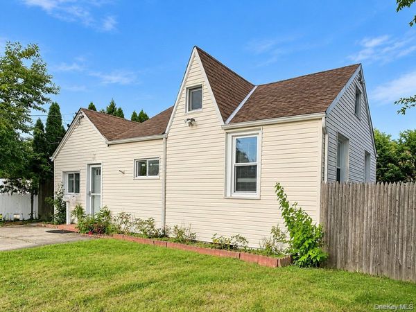 302 McCall Avenue, West Islip, NY 11795