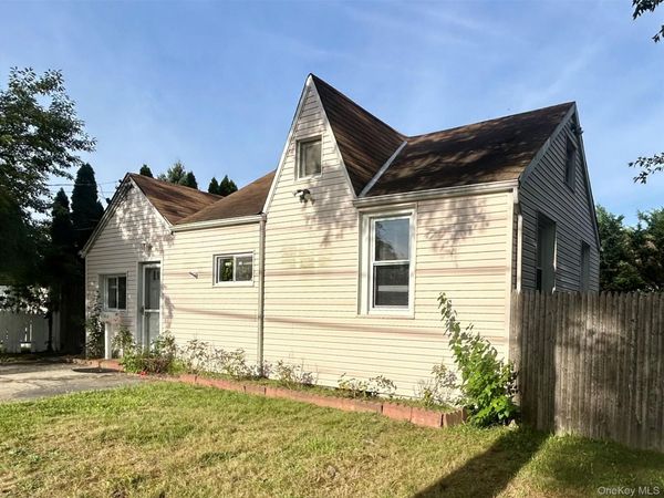 302 McCall Avenue , West Islip, NY 11795