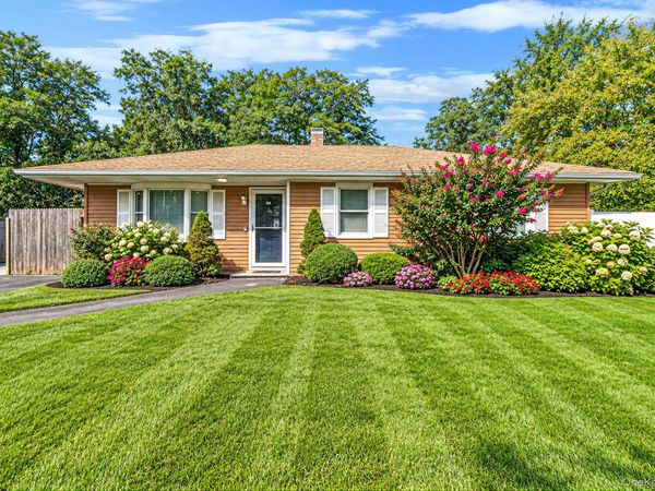 542 Agamemnon Ave , Bellport, NY 11713