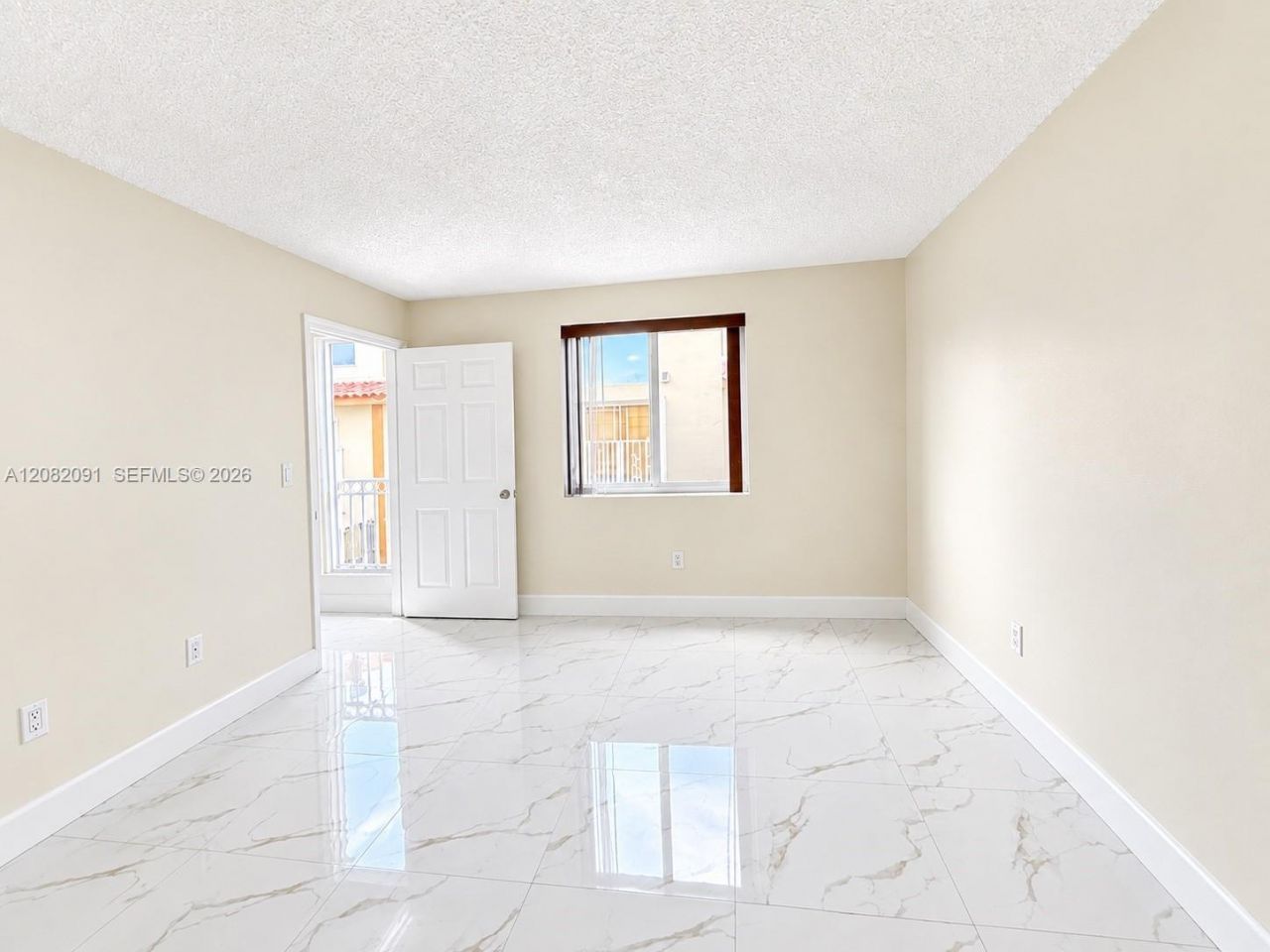 8660 NW 5th Ter, Unit 15-103, Miami, FL 33126 Photo