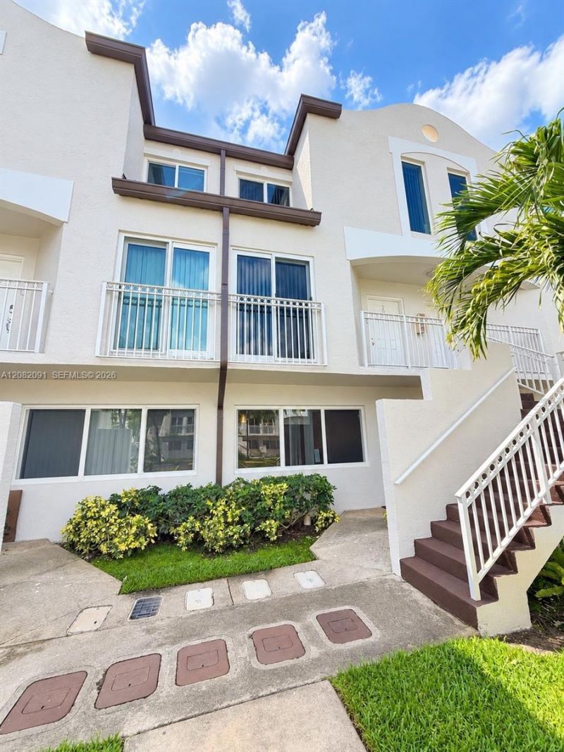 8660 NW 5th Ter, Unit 15-103, Miami, FL 33126 Photo