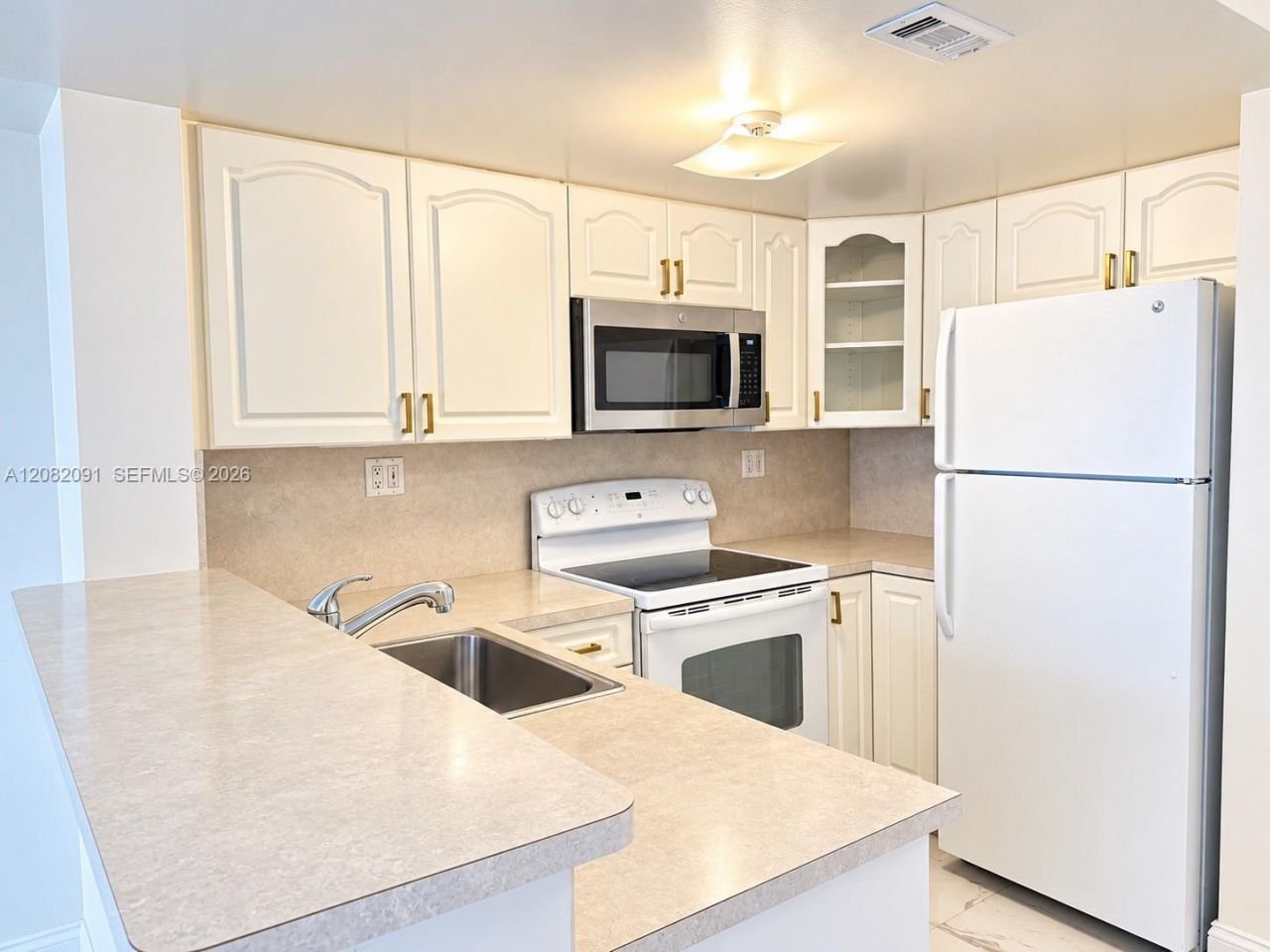 8660 NW 5th Ter, Unit 15-103, Miami, FL 33126 Photo
